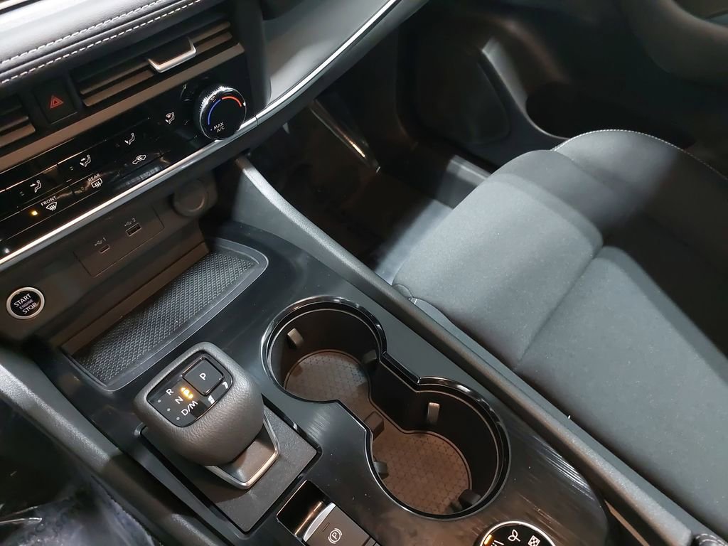 Used 2023 Nissan Rogue S image 23