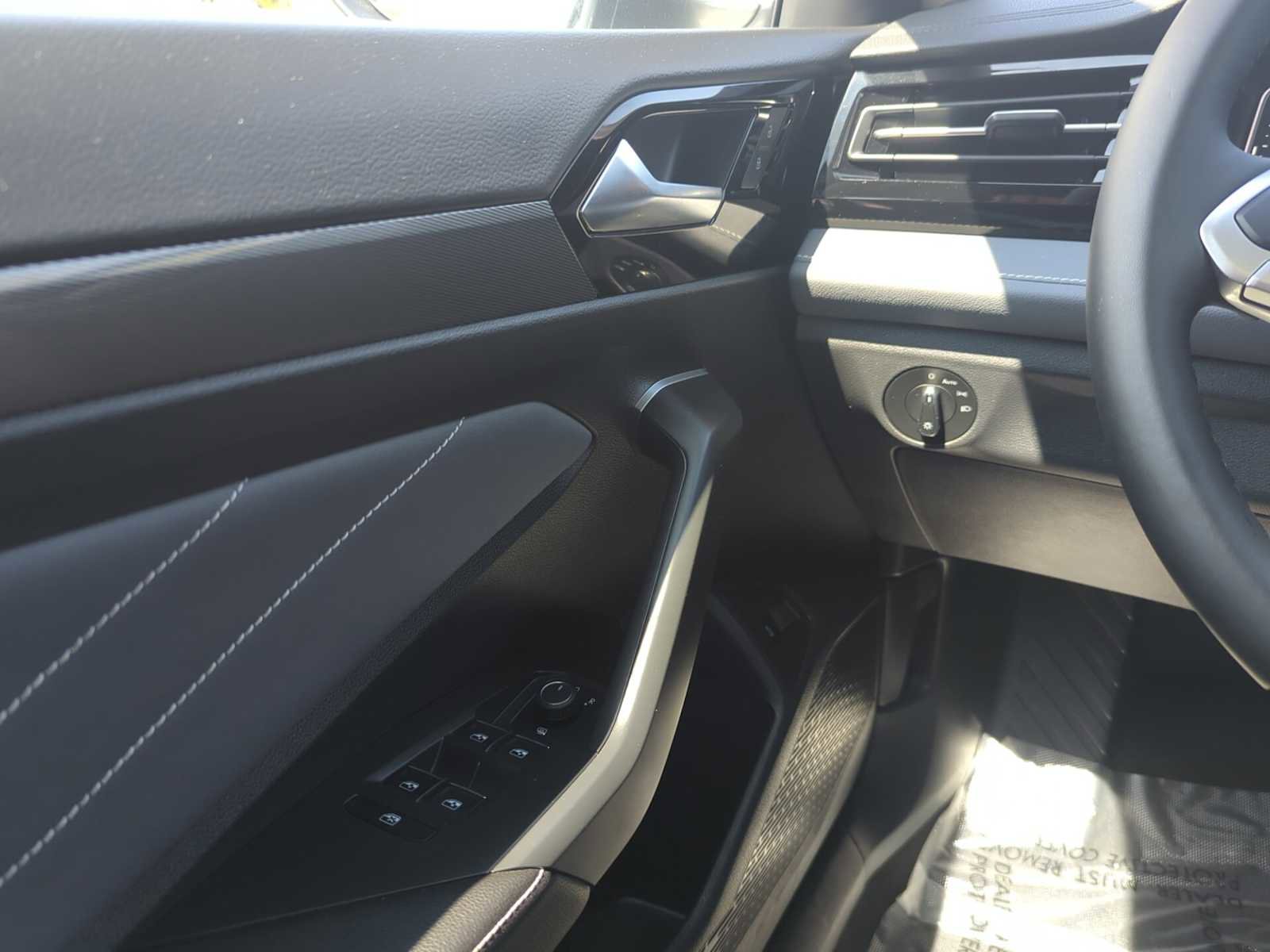 Used 2025 Volkswagen Jetta SEL FWD image 20