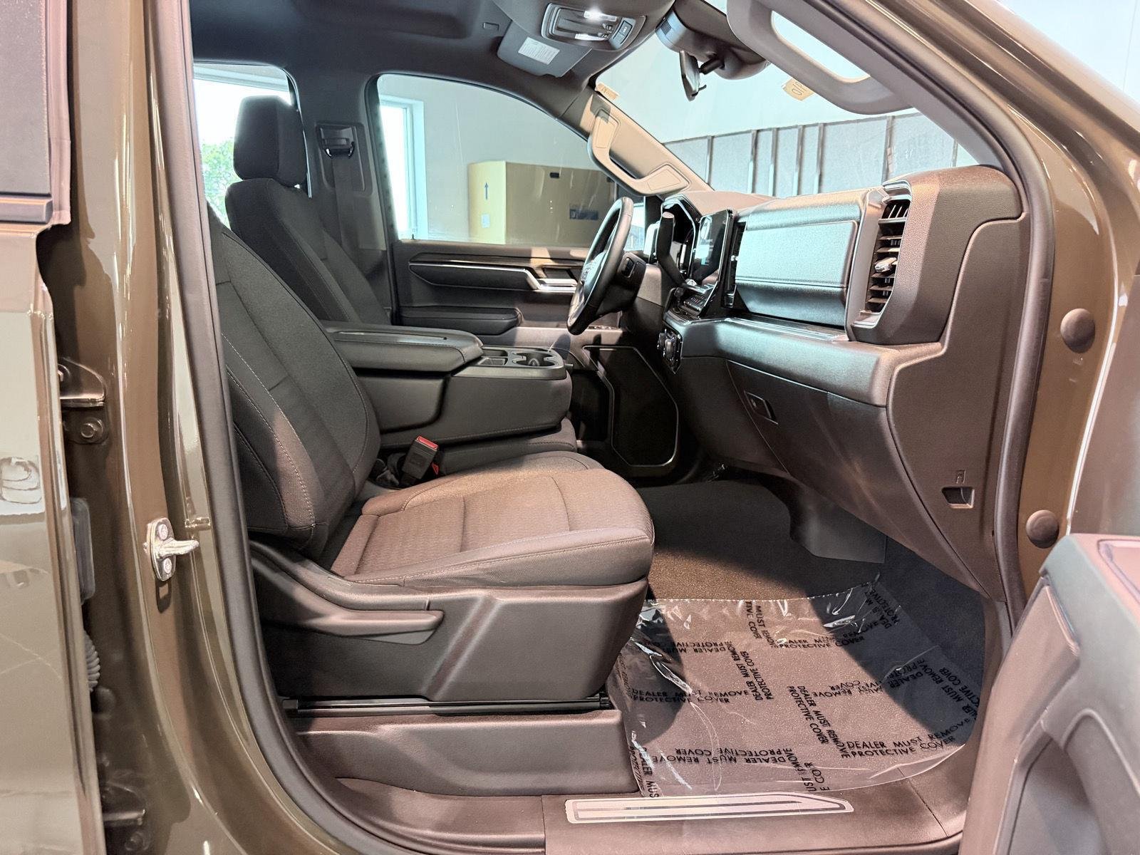 Used 2023 Chevrolet Silverado 1500 LT AWD/4WD image 29