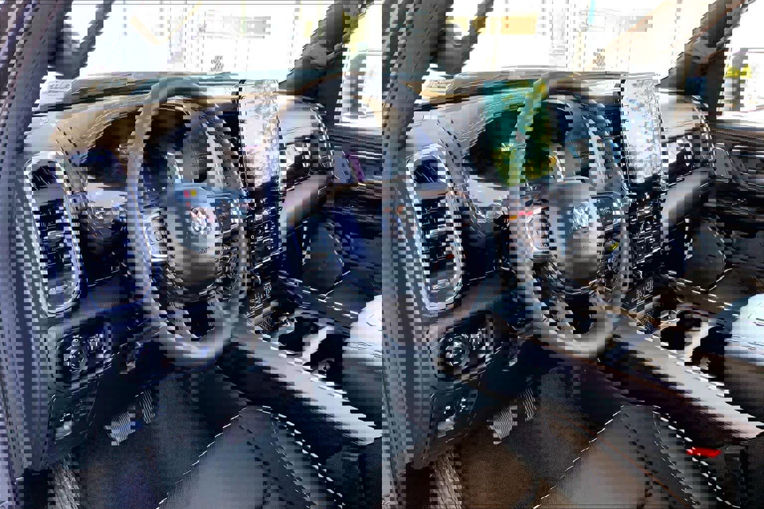 Used 2025 RAM 1500 Laramie w/ Night Edition image 17