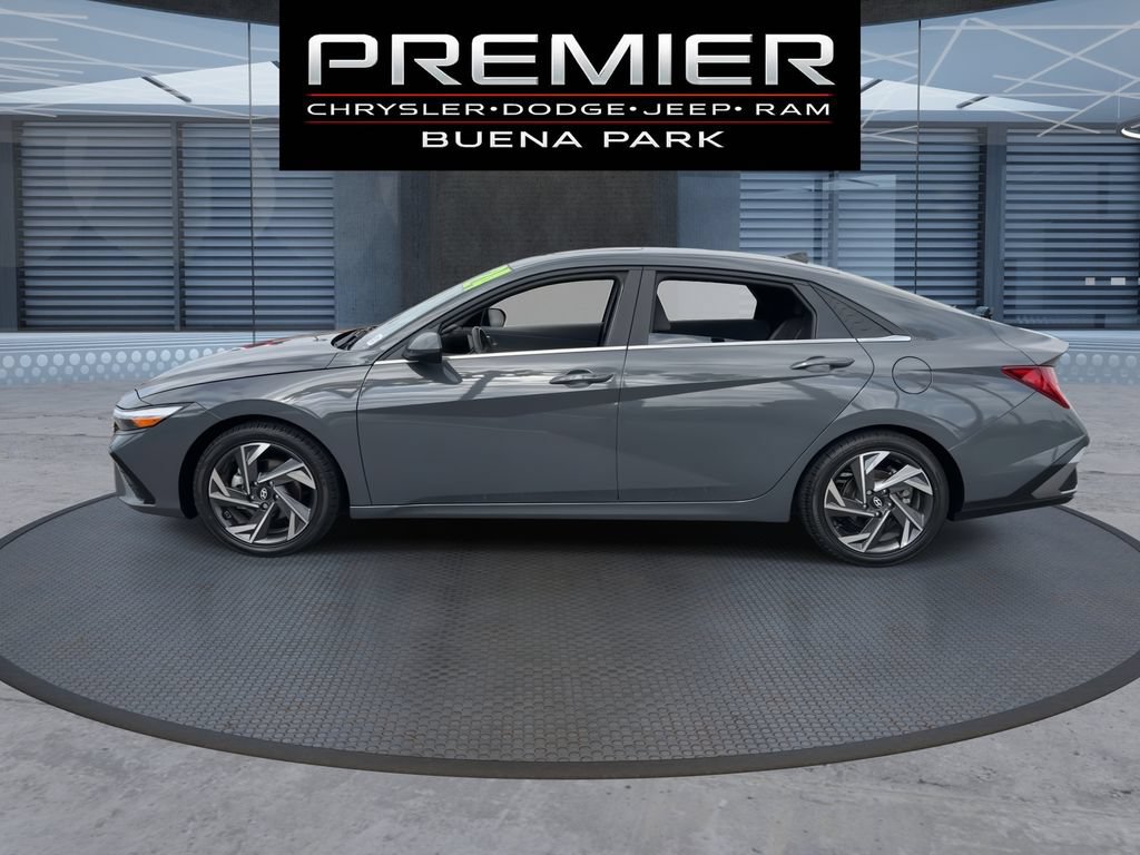 Used 2024 Hyundai Elantra SEL w/ Convenience Package FWD image 5