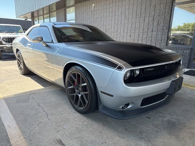 Used 2019 Dodge Challenger R/T w/ T/A Package RWD image 2