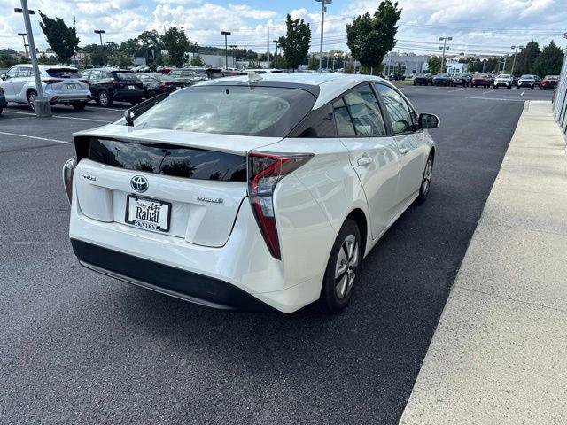 Certified 2017 Toyota Prius Three FWD image 4