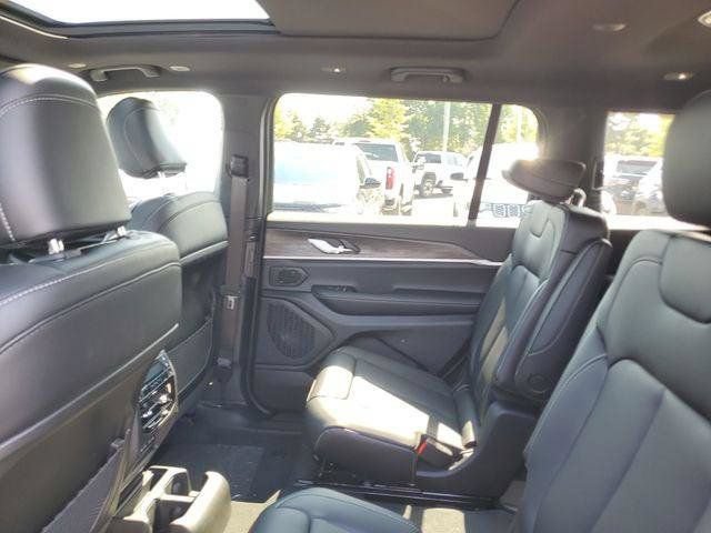 New 2026 Jeep Grand Cherokee L Limited w/ Luxury Tech Group II AWD/4WD image 10