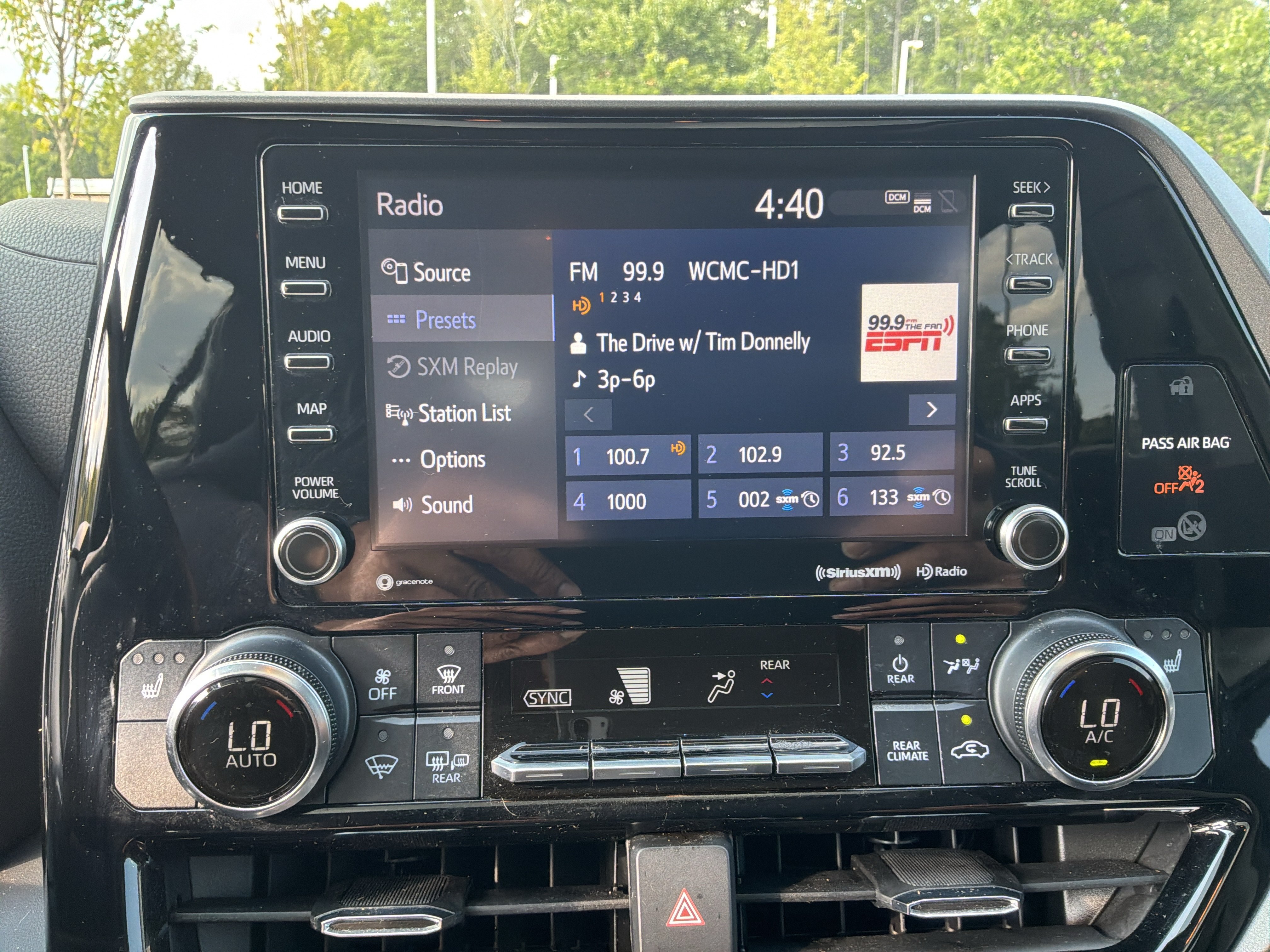 Used 2022 Toyota Highlander XLE FWD image 23
