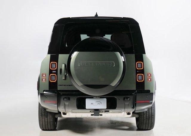 New 2026 Land Rover Defender 130 X-Dynamic SE image 7