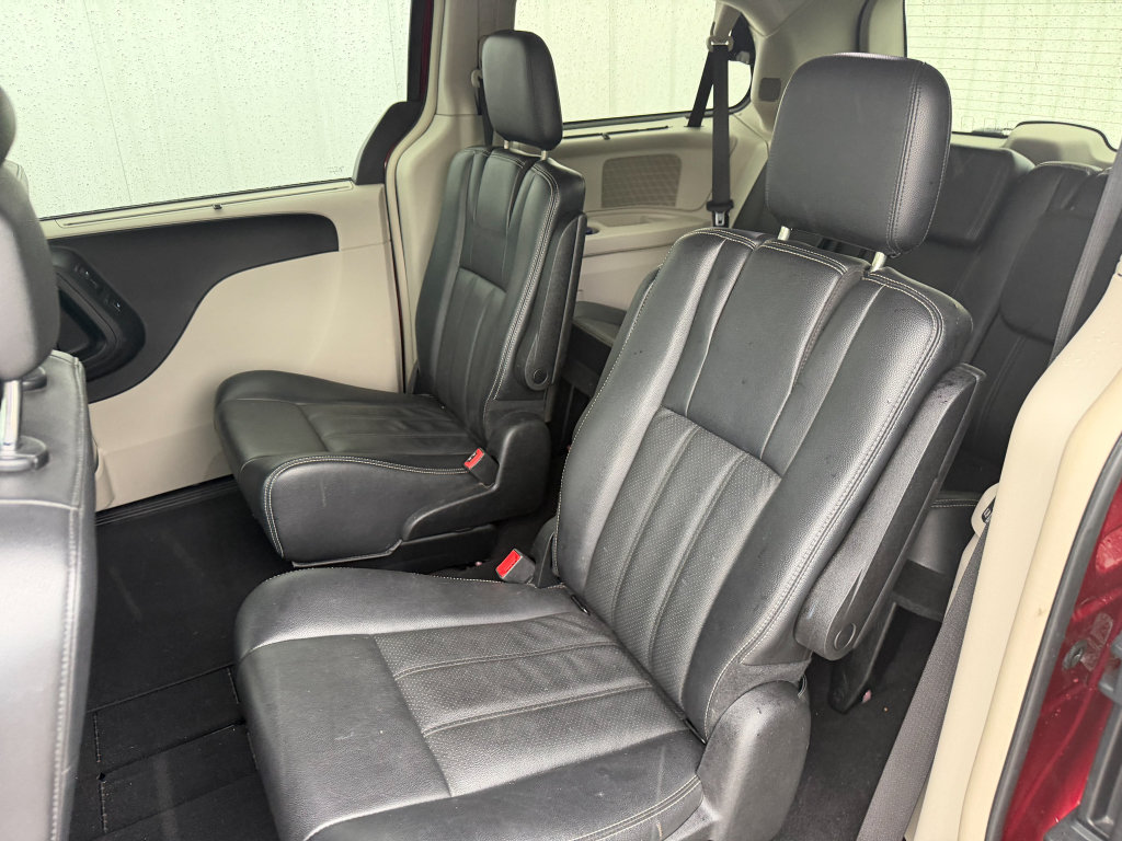 Used 2012 Chrysler Town & Country Touring-L w/ Driver Convenience Group FWD image 15