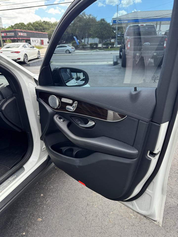 Used 2017 Mercedes-Benz GLC 300 4MATIC image 24