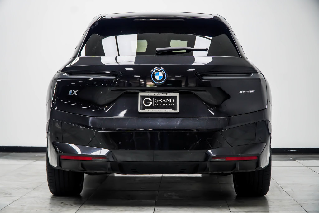 Used 2024 BMW iX xDrive50 w/ Premium Package AWD/4WD image 16