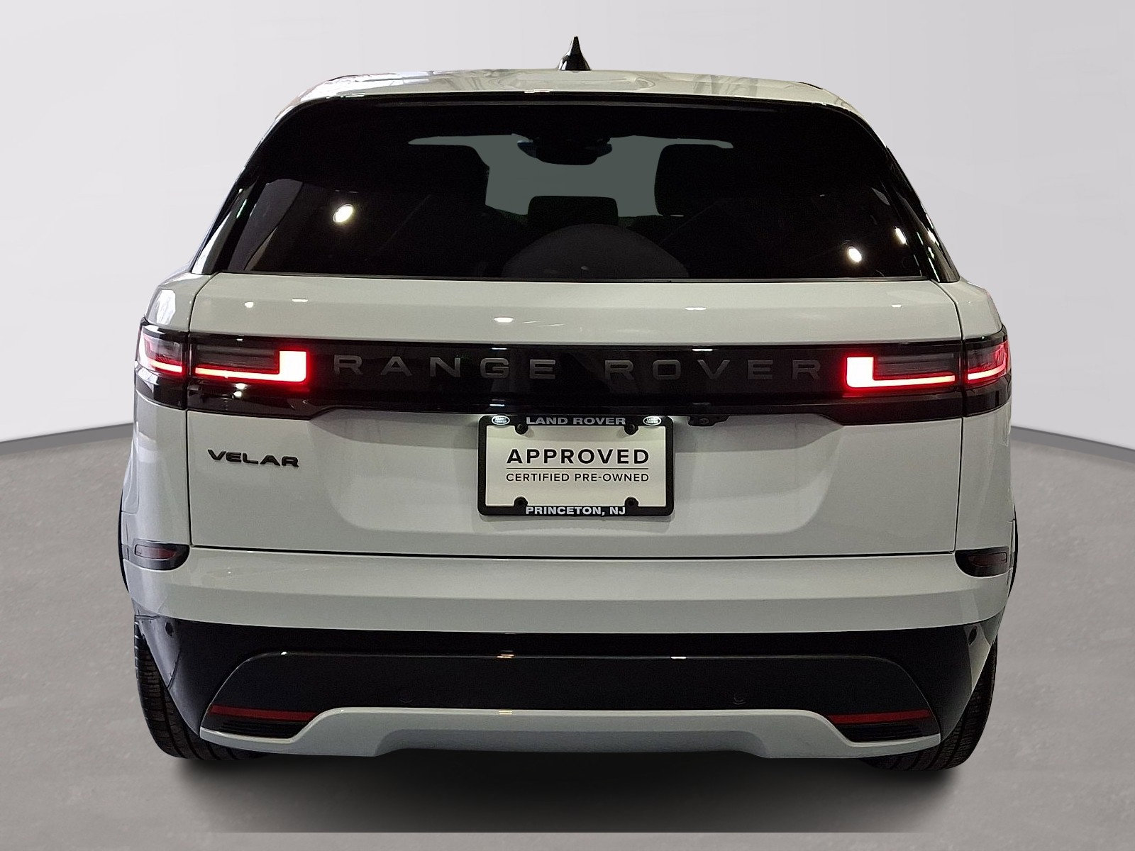 Certified 2026 Land Rover Range Rover Velar Dynamic SE image 3