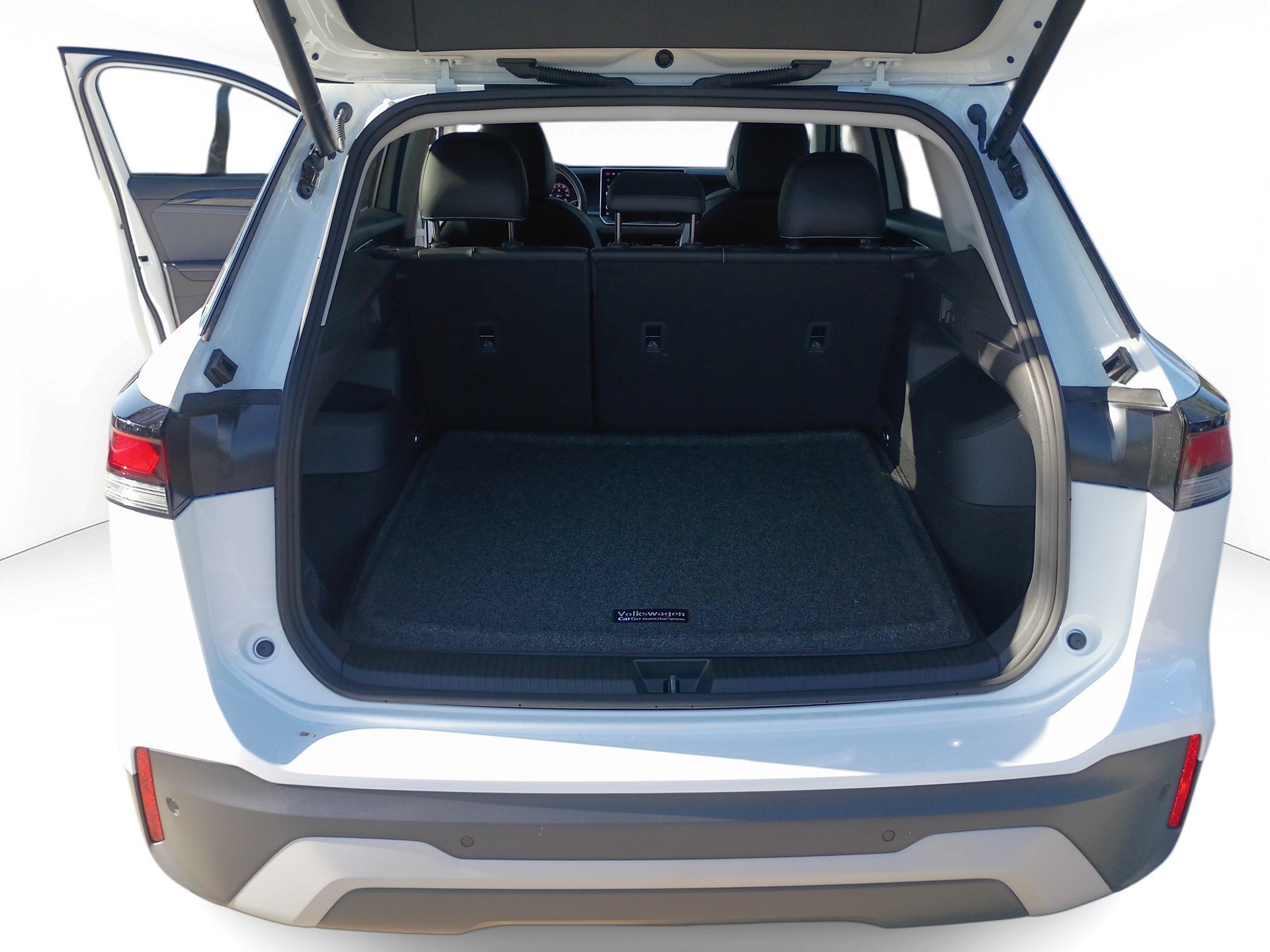 New 2026 Volkswagen Tiguan SE FWD image 20