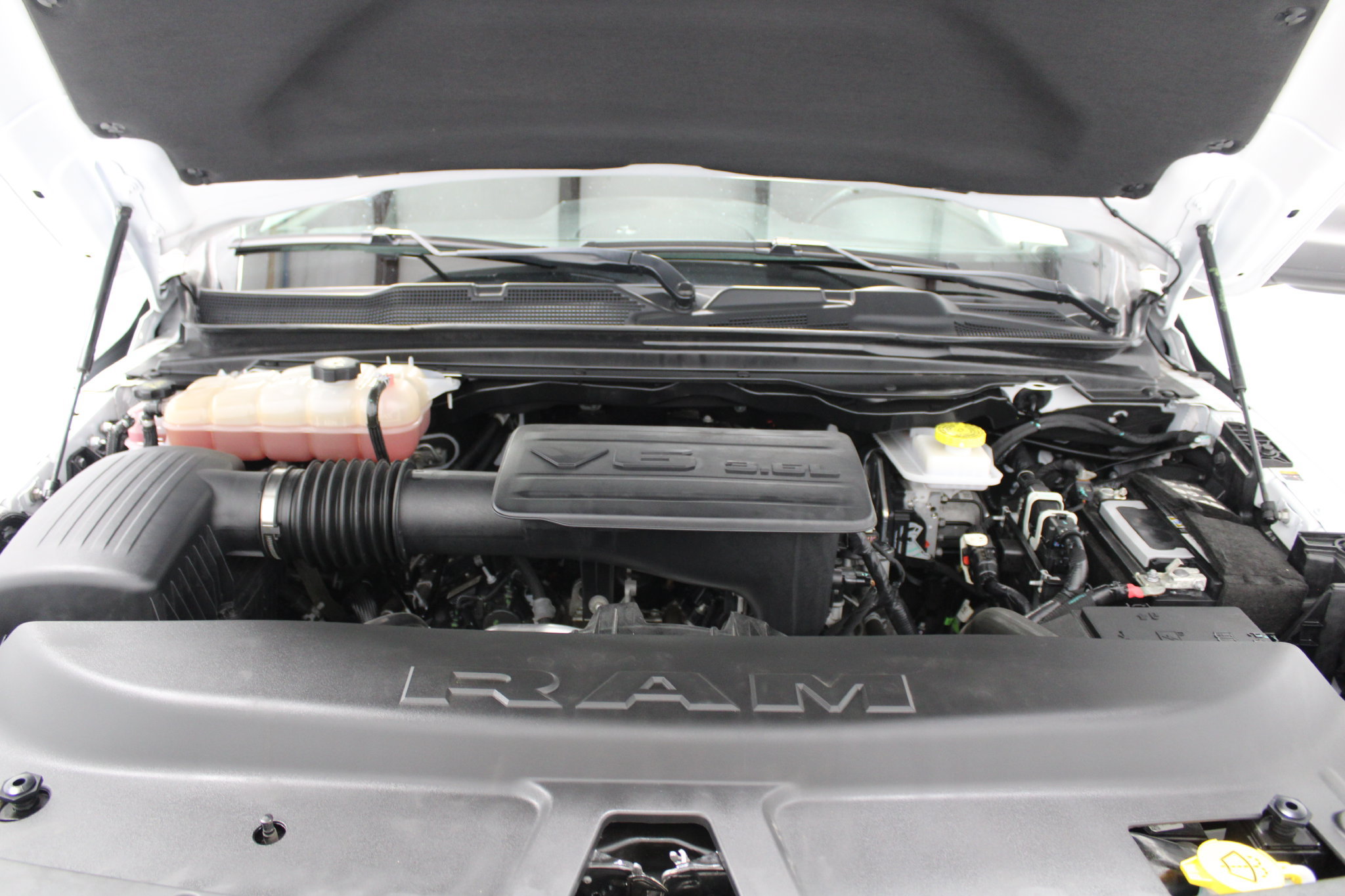 Used 2025 RAM 1500 Tradesman w/ Night Edition AWD/4WD image 9