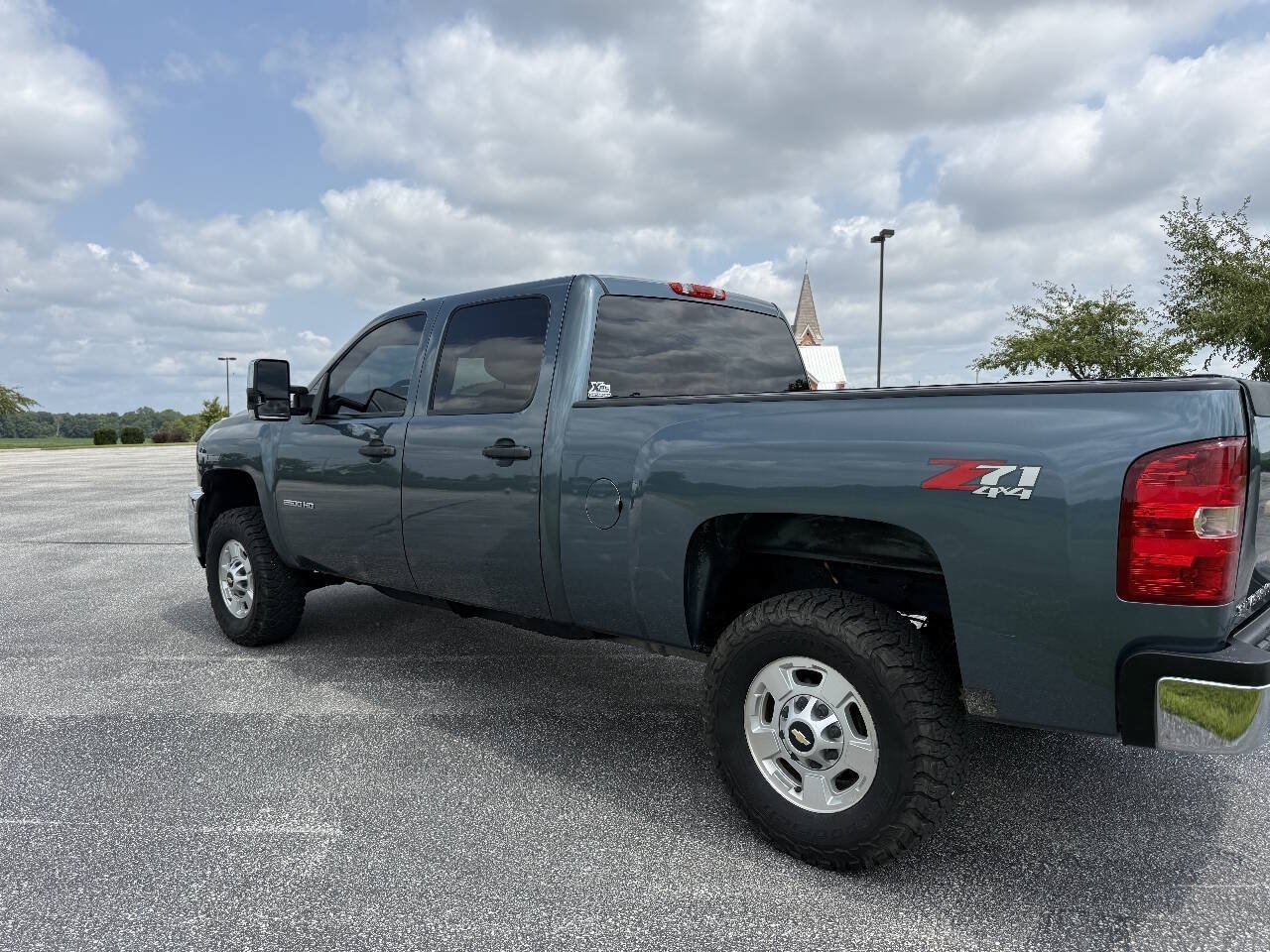 Used 2011 Chevrolet Silverado 2500 LT w/ Interior Plus Package AWD/4WD image 8
