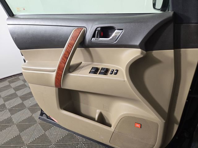 Used 2010 Toyota Highlander Limited image 30