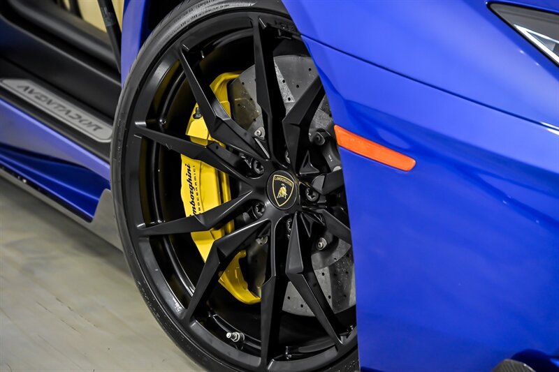 Used 2014 Lamborghini Aventador LP 700-4 AWD/4WD image 4
