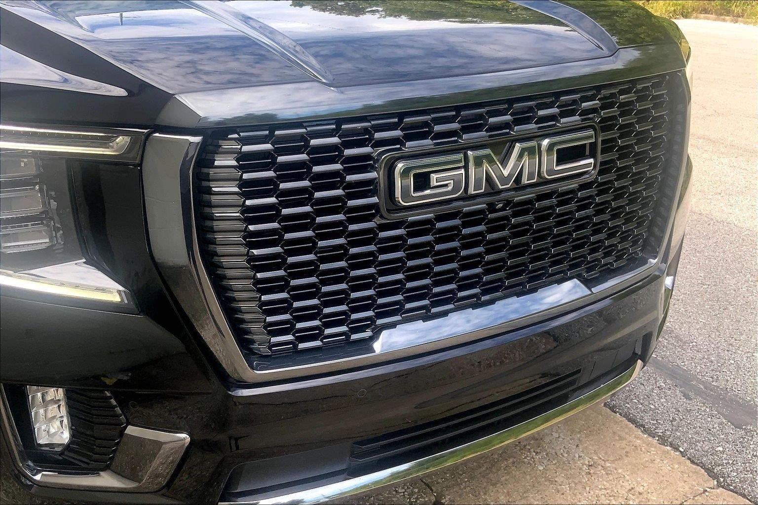 Used 2024 GMC Yukon XL Denali Ultimate AWD/4WD image 31