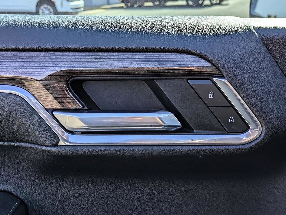 Used 2023 Chevrolet Silverado 1500 LT image 13