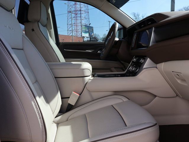 Used 2024 GMC Yukon Denali w/ Advanced Technology Package image 8