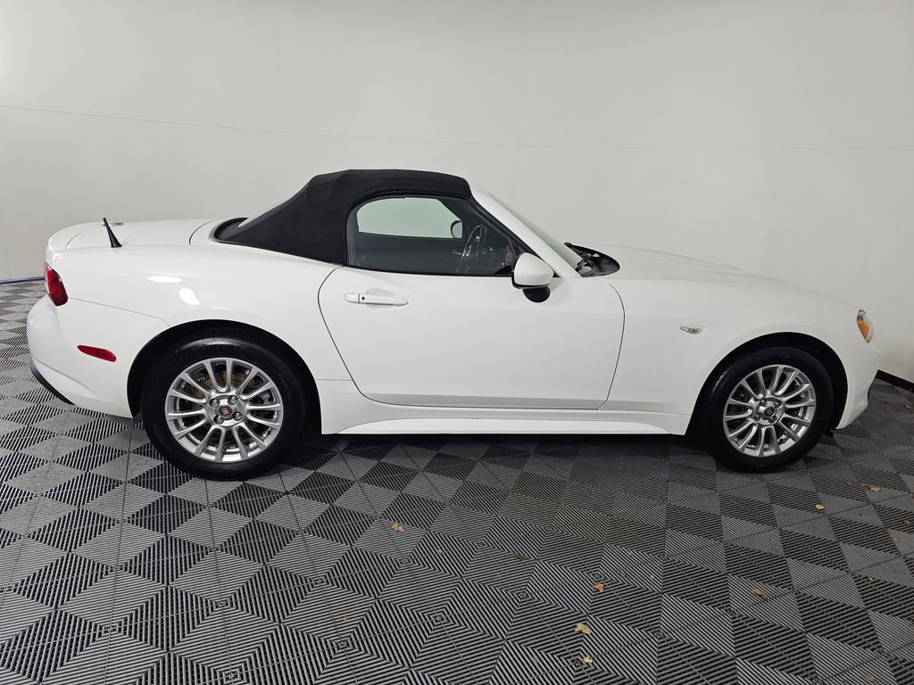 Used 2017 FIAT 124 Spider Classica image 8