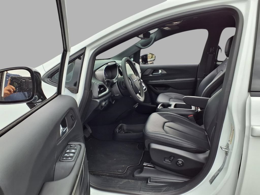 New 2026 Chrysler Pacifica Select w/ S Appearance Package FWD image 20