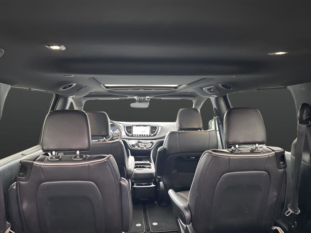 Used 2025 Chrysler Pacifica Limited image 36