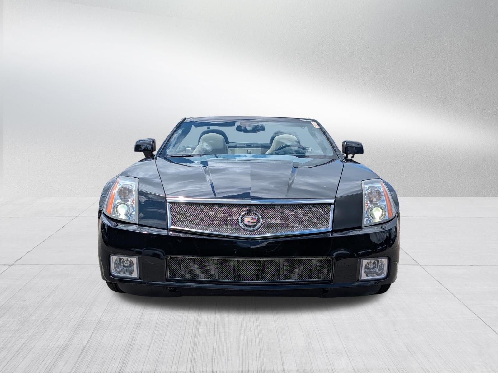 Used 2006 Cadillac XLR V RWD image 2