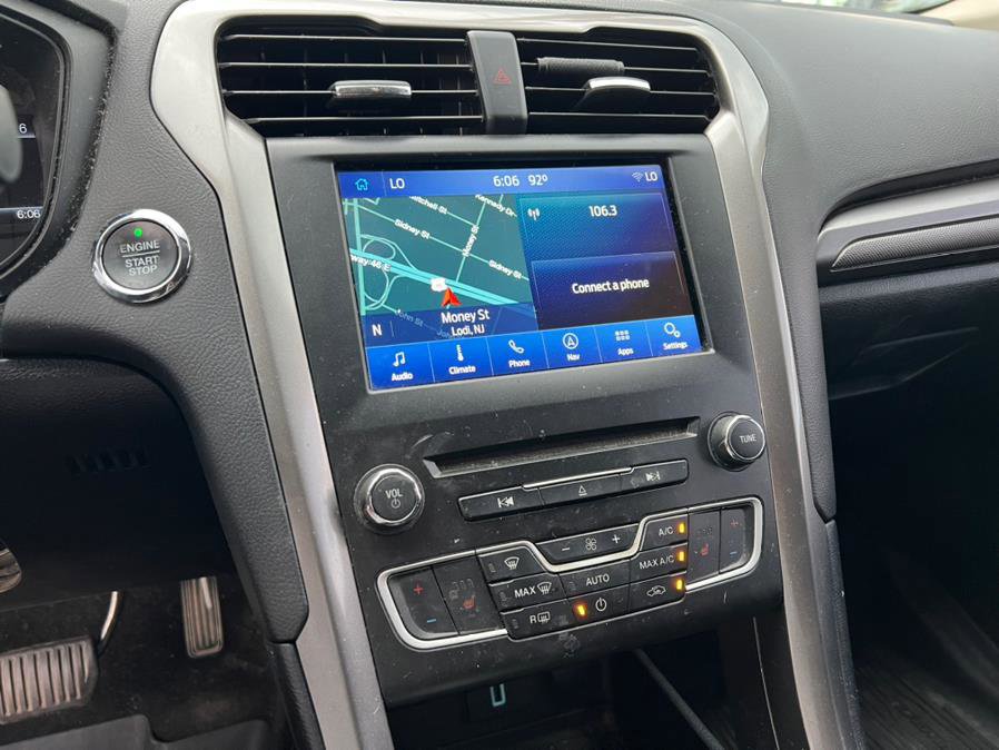 Used 2018 Ford Fusion SE w/ Fusion SE Technology Package image 11