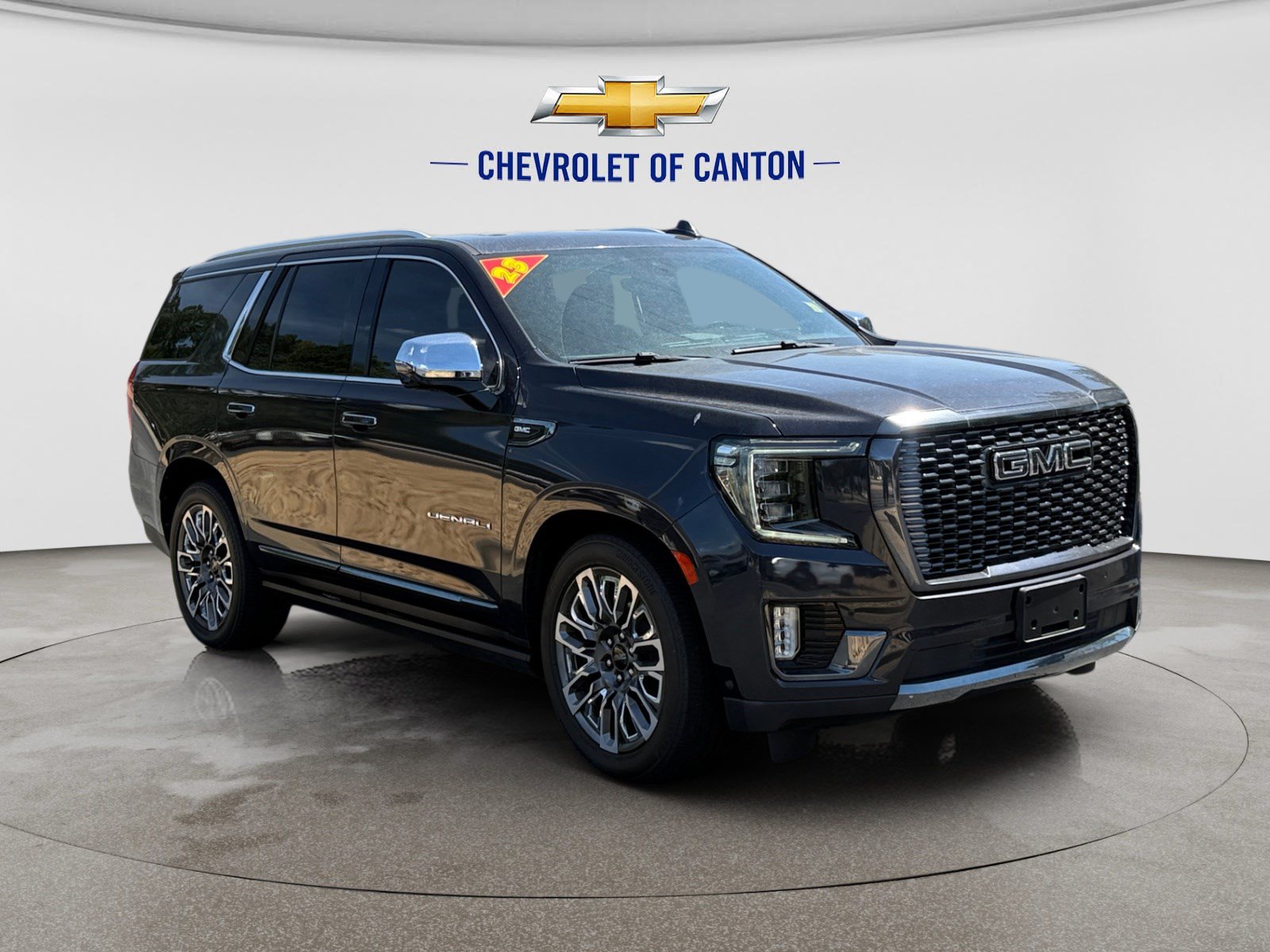 Used 2023 GMC Yukon Denali Ultimate AWD/4WD image 3