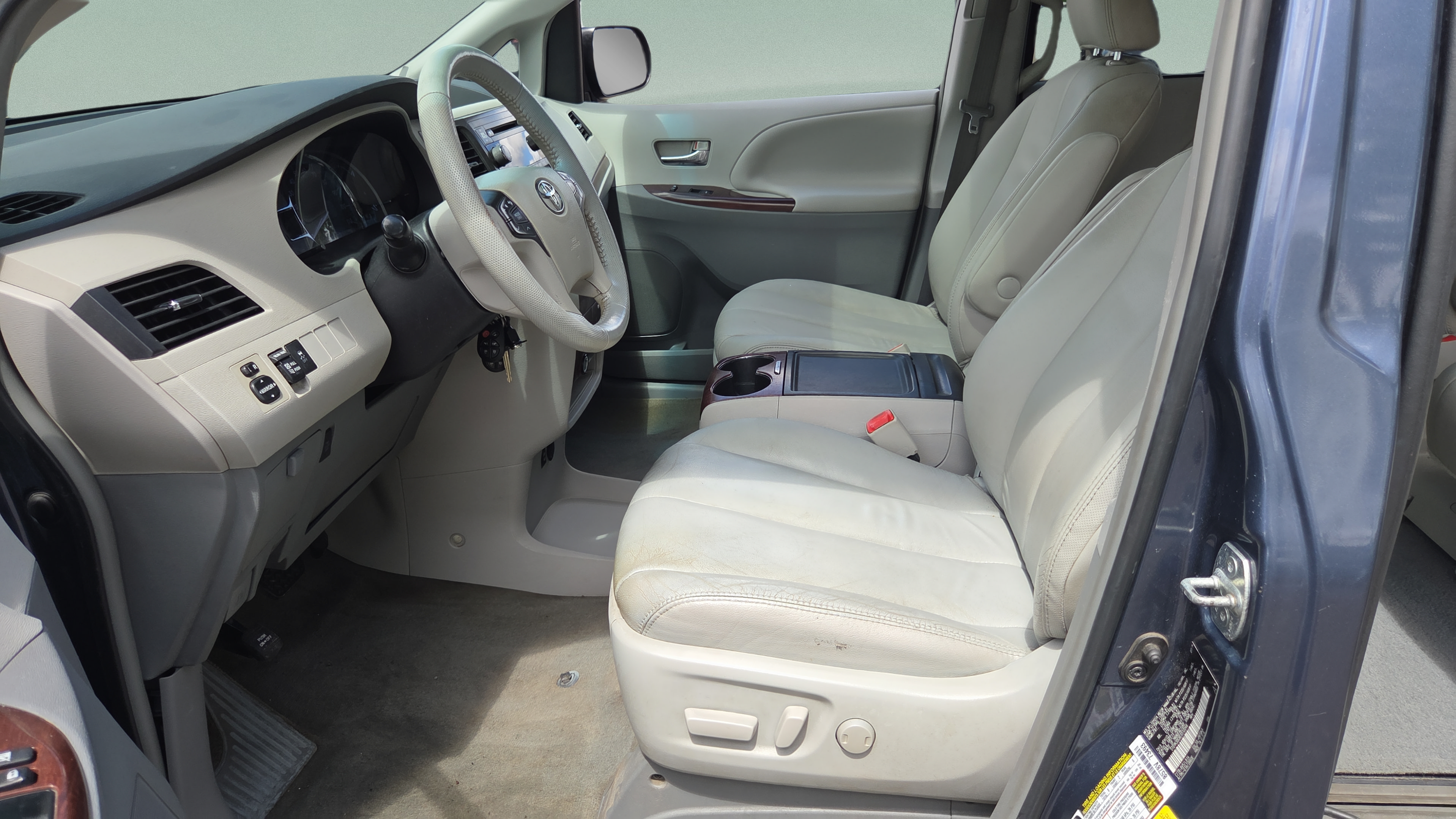 Used 2014 Toyota Sienna XLE FWD image 9