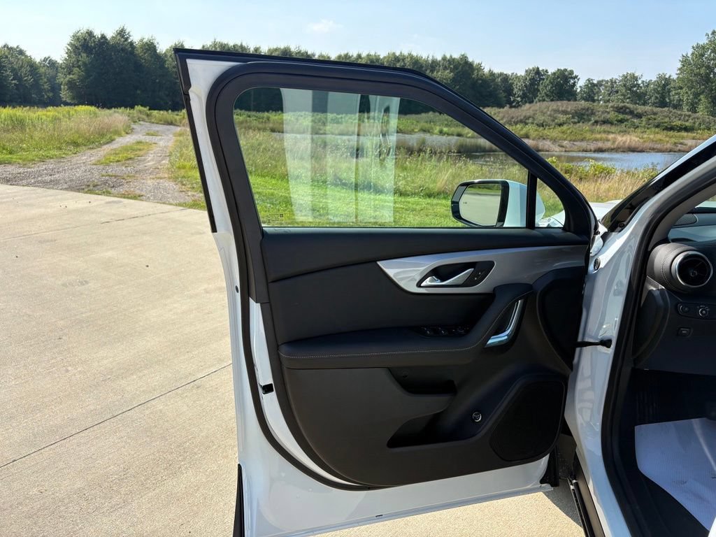 New 2026 Chevrolet Blazer LT w/ LPO, Arctic Package FWD image 13