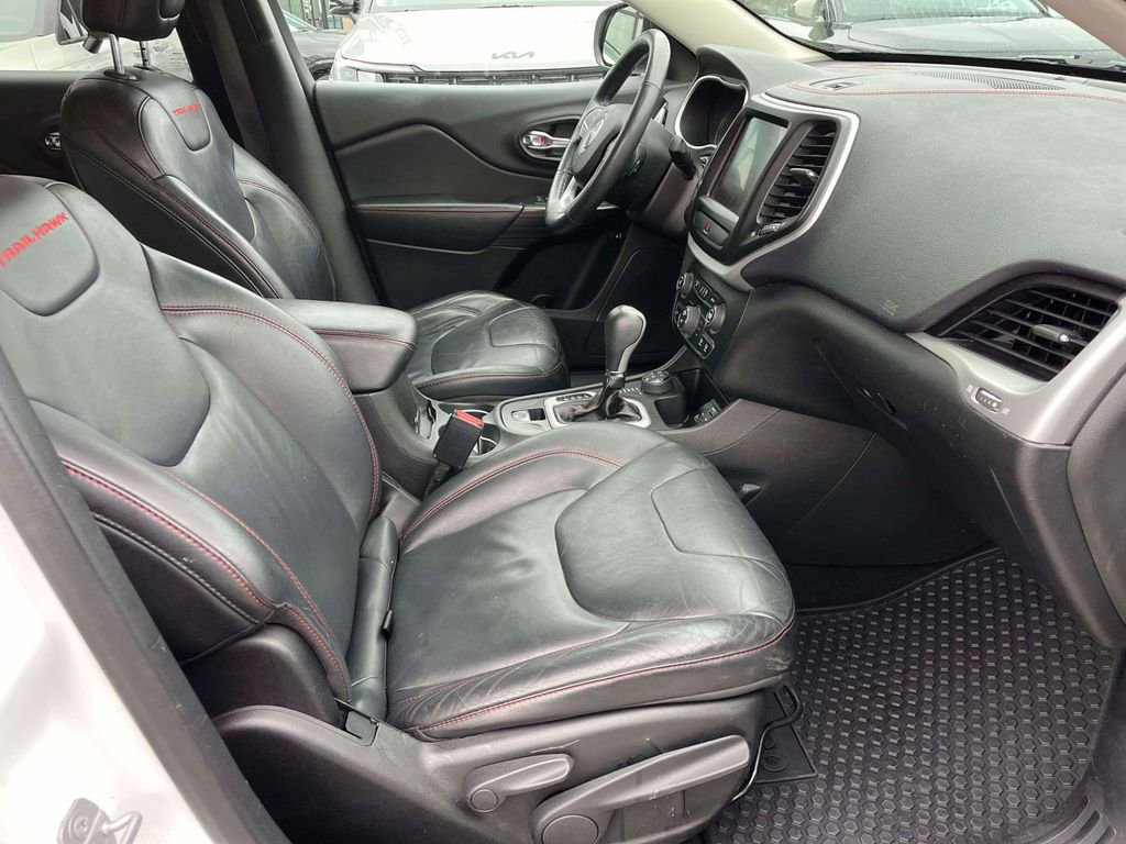 Used 2015 Jeep Cherokee Trailhawk w/ Comfort/Convenience Group image 15