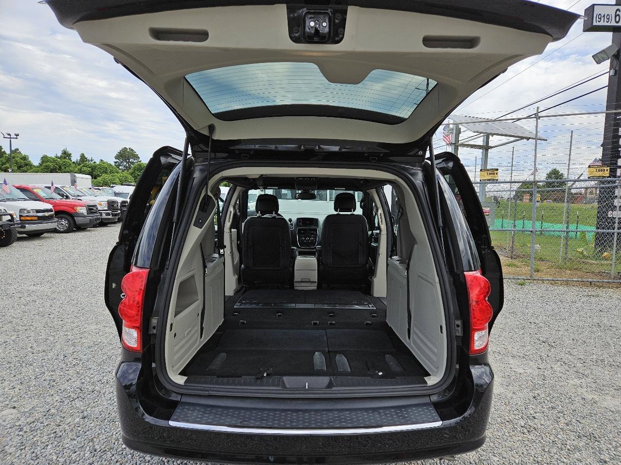 Used 2019 Dodge Grand Caravan SXT FWD image 33