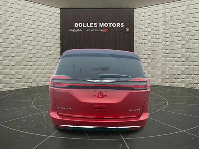 Used 2024 Chrysler Pacifica Limited FWD image 4