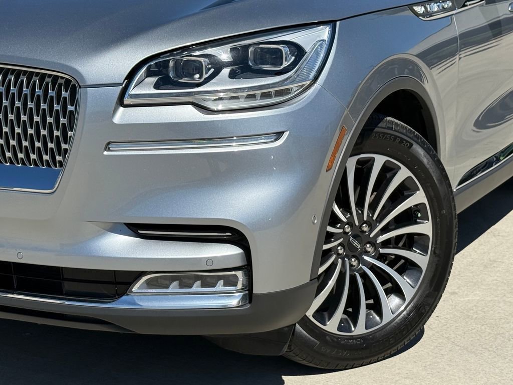 Used 2023 Lincoln Aviator Reserve w/ Equipment Group 201A image 2