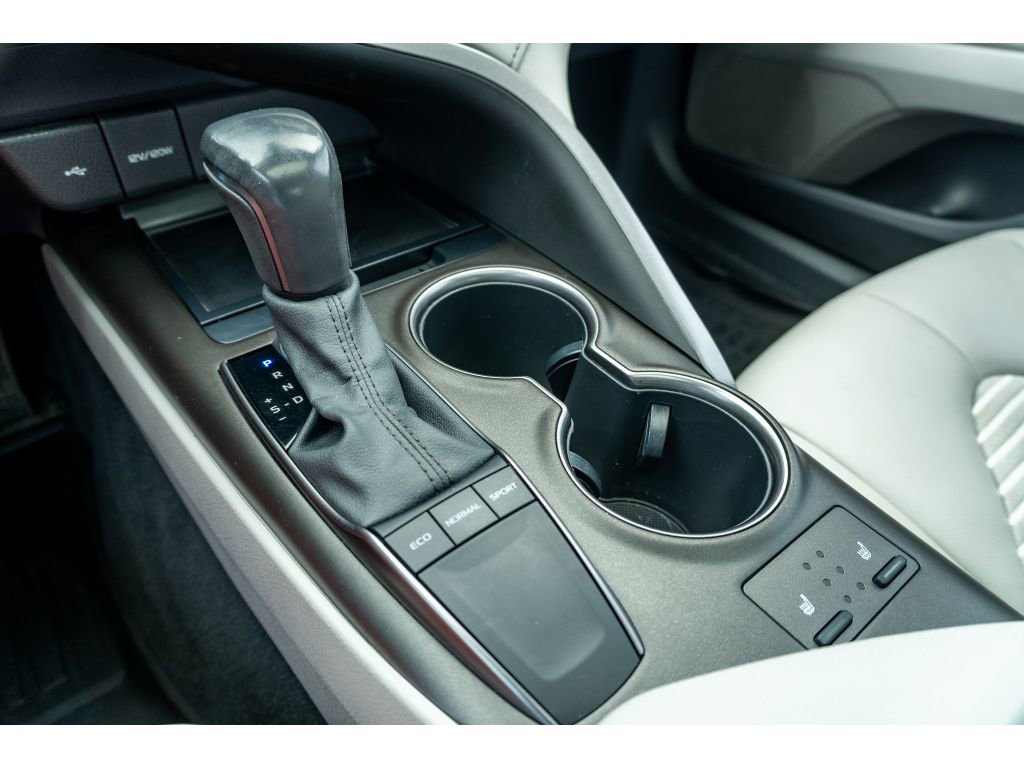 Used 2022 Toyota Camry SE w/ Cold Weather Package FWD image 26
