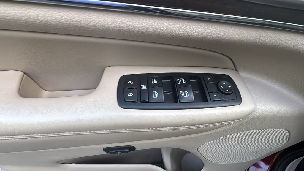 Used 2017 Jeep Grand Cherokee Limited AWD/4WD image 12