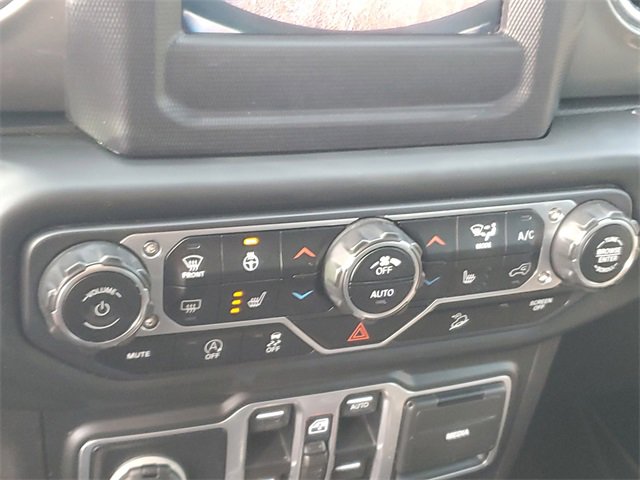 Used 2018 Jeep Wrangler Unlimited Sahara w/ Cold Weather Group image 20