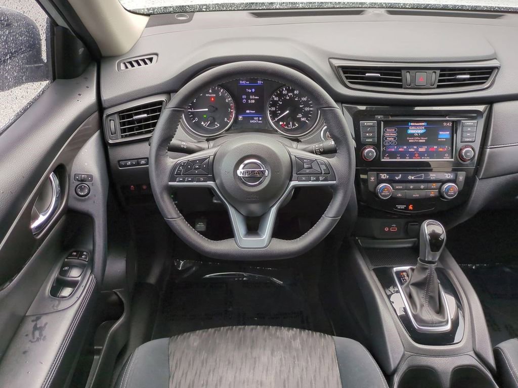 Used 2019 Nissan Rogue SV image 16