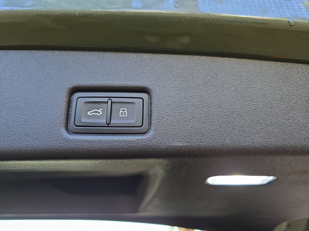 Used 2025 Audi Q5 Prestige AWD/4WD image 16