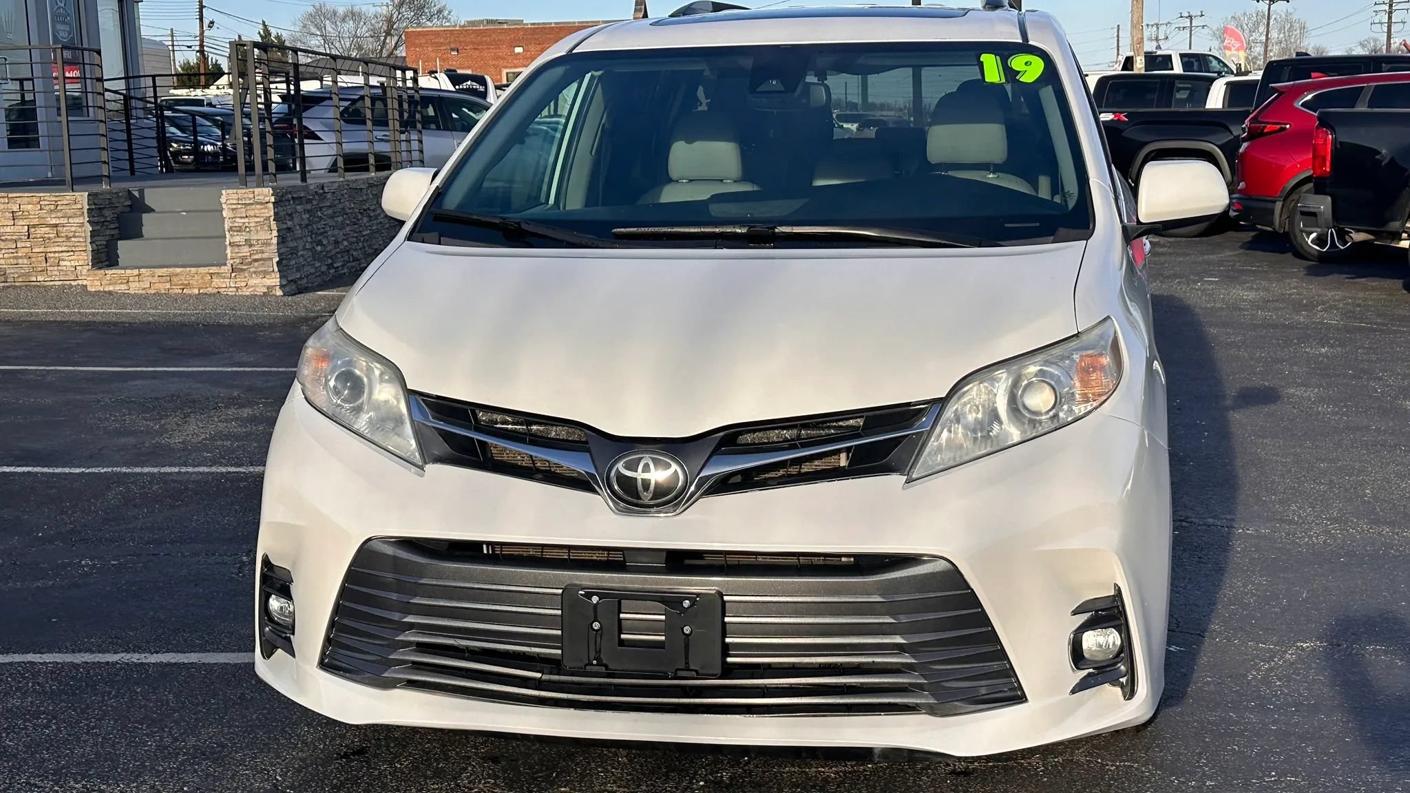 Used 2019 Toyota Sienna XLE w/ Protection Package FWD image 2