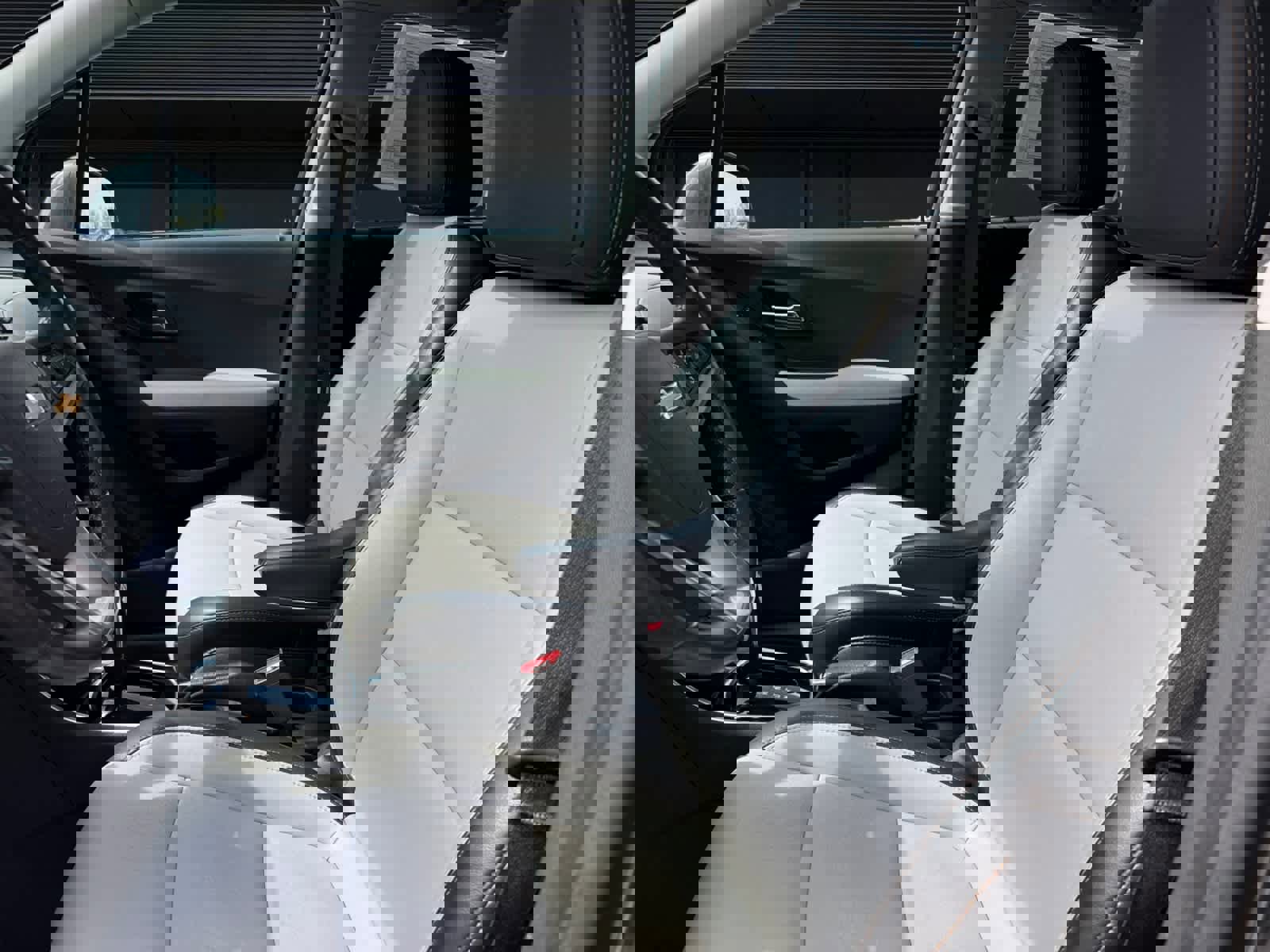 Used 2020 Chevrolet Trax Premier AWD/4WD image 2