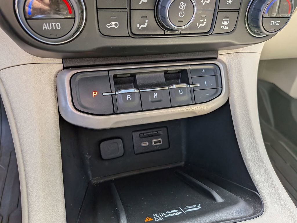 Certified 2023 GMC Acadia Denali w/ Denali Ultimate Package FWD image 21