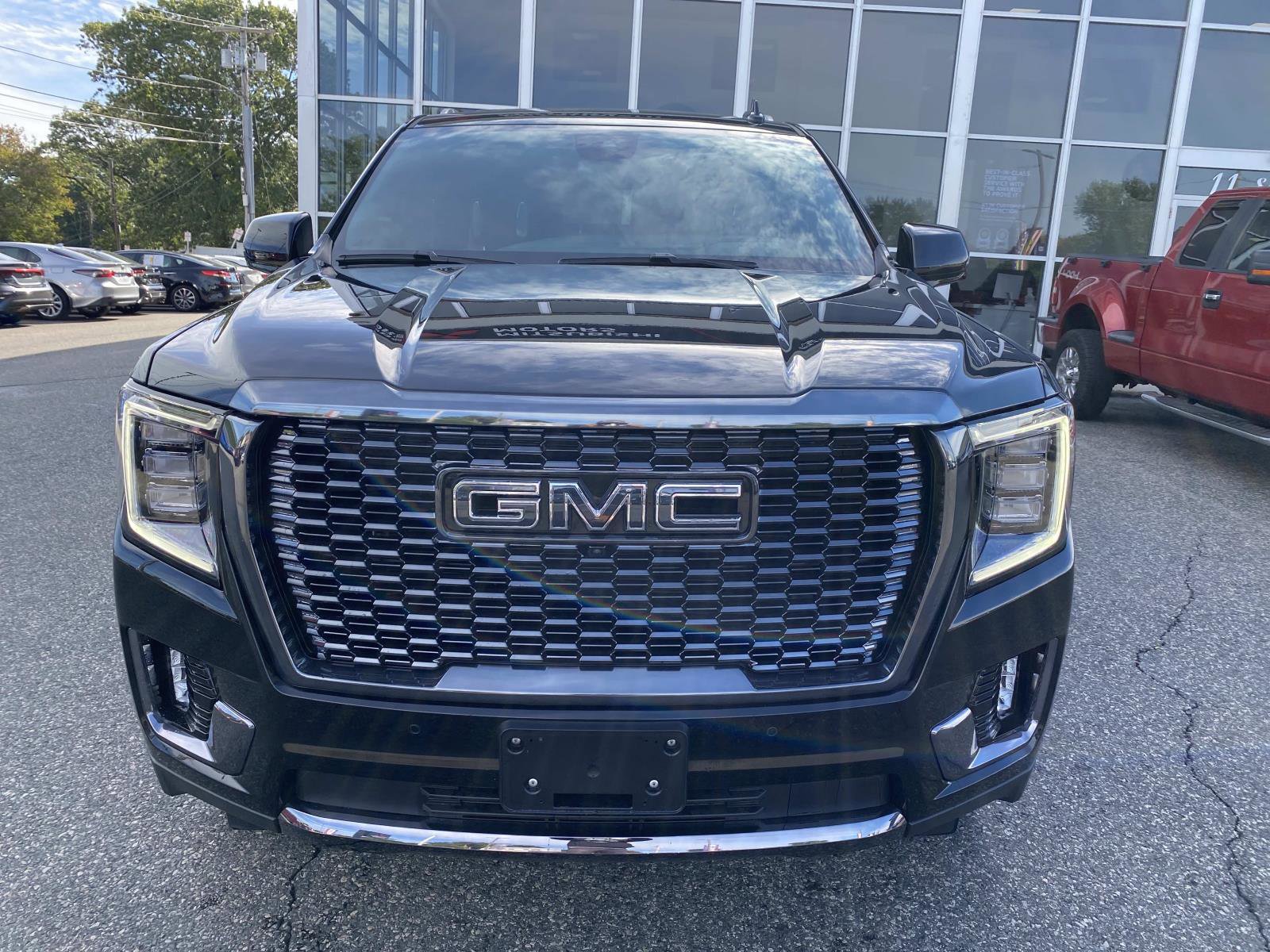 Used 2024 GMC Yukon Denali Ultimate w/ LPO, Floor Liner Package image 9