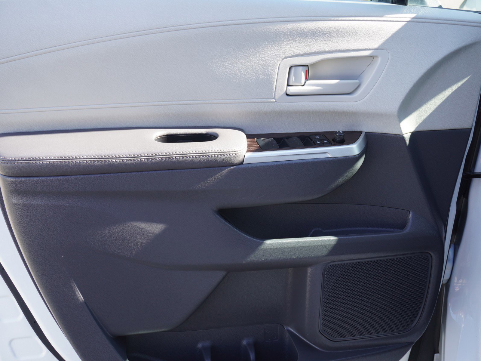 Used 2024 Toyota Sienna LE image 20