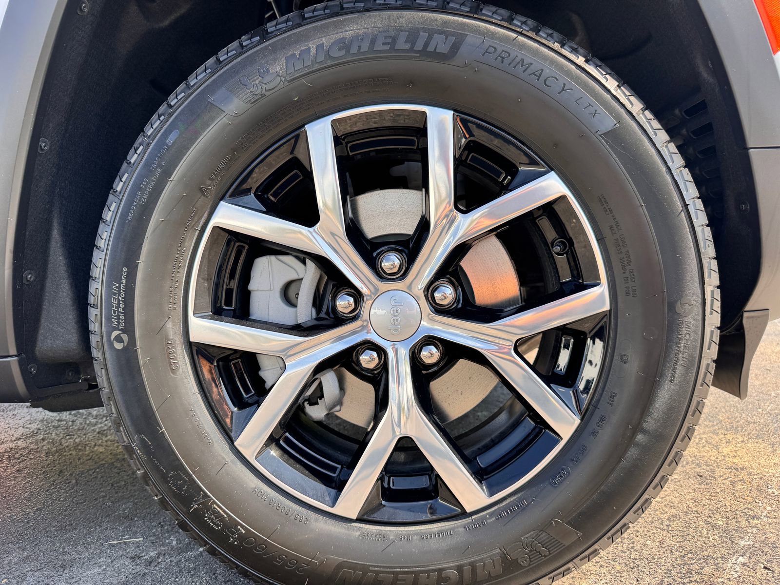 New 2025 Jeep Grand Cherokee Limited w/ Luxury Tech Group II image 32