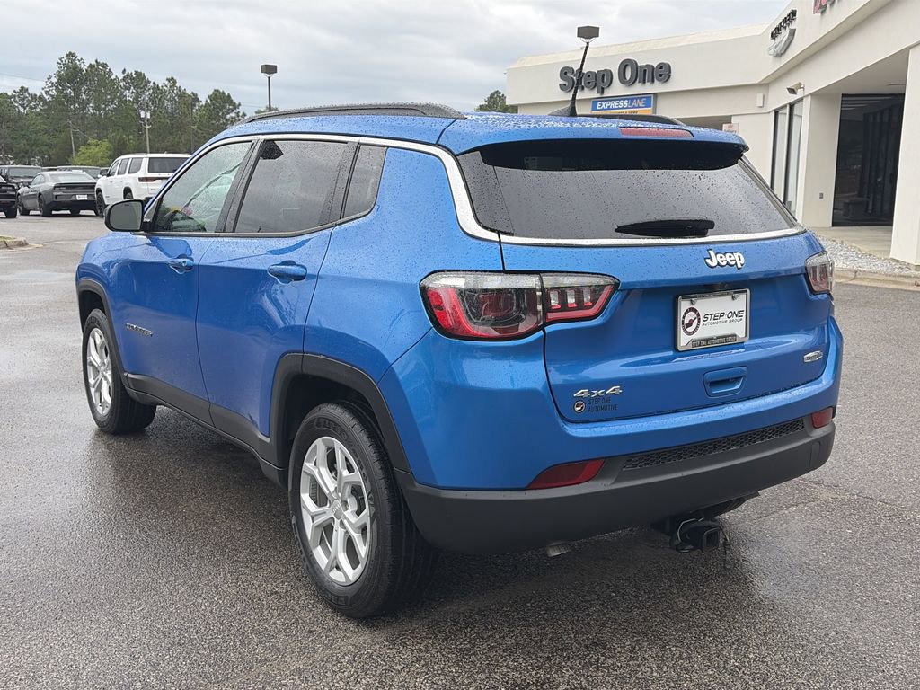 Used 2024 Jeep Compass Latitude AWD/4WD image 5