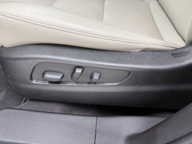 Used 2023 Cadillac XT4 Luxury w/ Cold Weather Package image 27