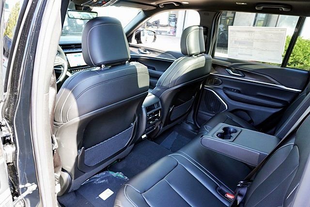 New 2026 Jeep Grand Cherokee Limited w/ Luxury Tech Group II image 23