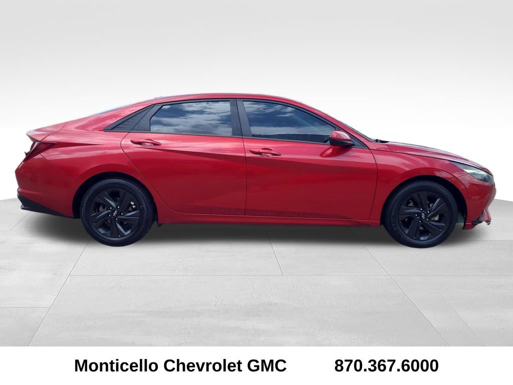 Used 2022 Hyundai Elantra SEL w/ Preferred Accessory Package FWD image 9