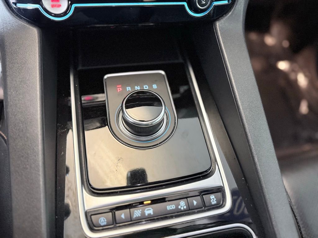 Used 2018 Jaguar F-PACE Prestige image 15